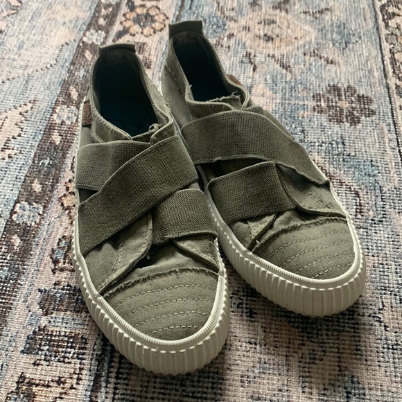 Blowfish Malibu Canvas Slip On’s - Picture 2 of 6